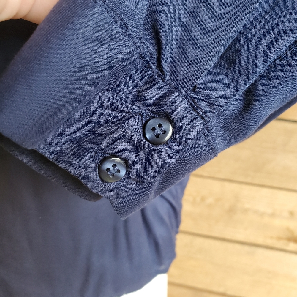 🎉 Divided H&M High Low button up top - Picture 5 of 6